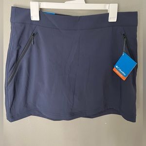 Columbia women’s skirt size large in blue.